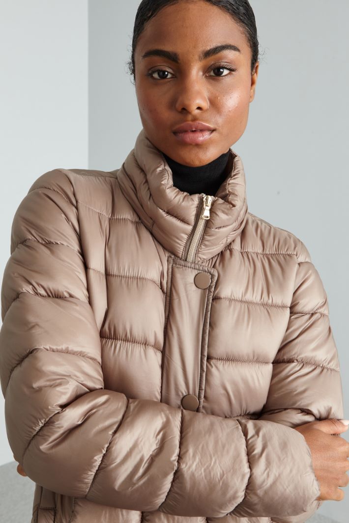 Long belted padded jacket Intrend - 4