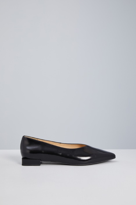 Pointed toe patent leather ballerinas Intrend