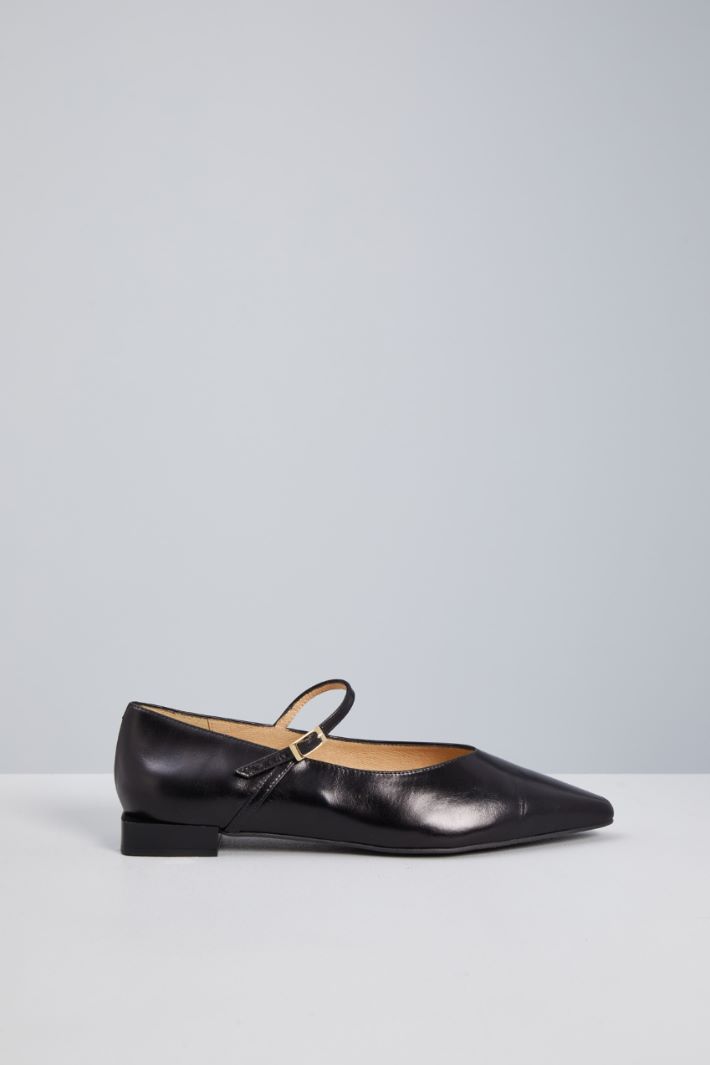 Leather ballerinas with strap Intrend