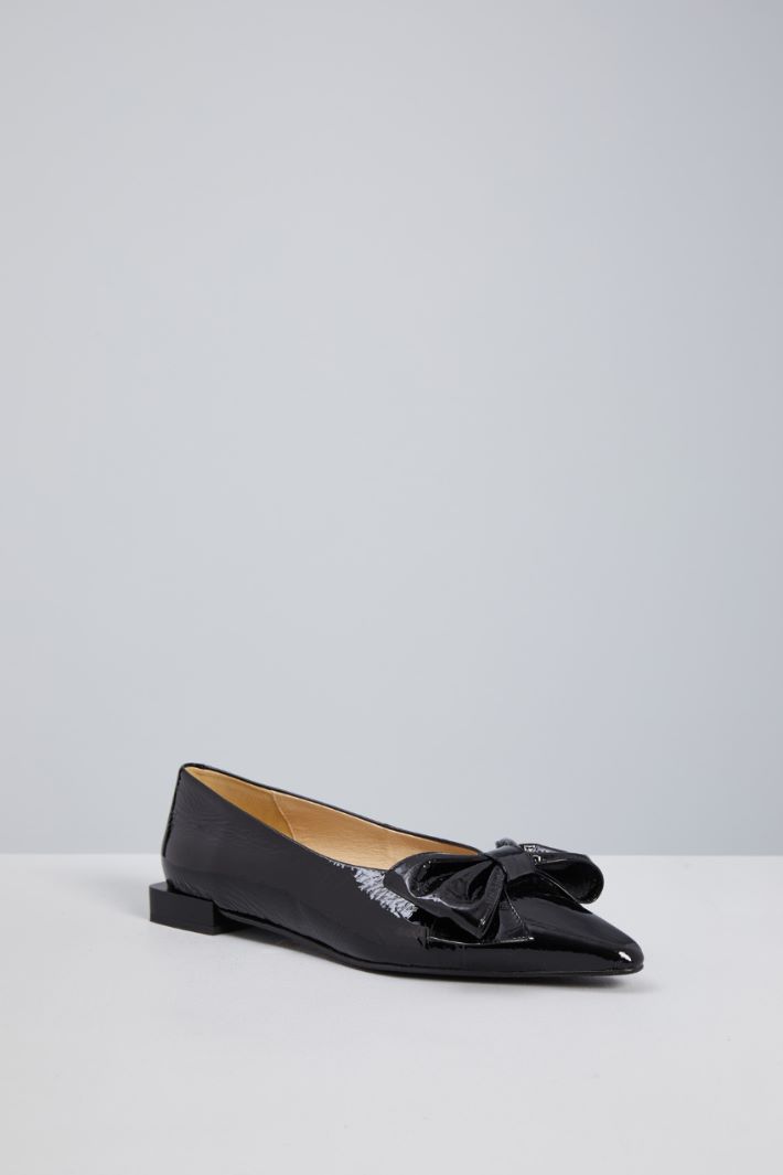 Patent leather ballerinas with bow Intrend - 2