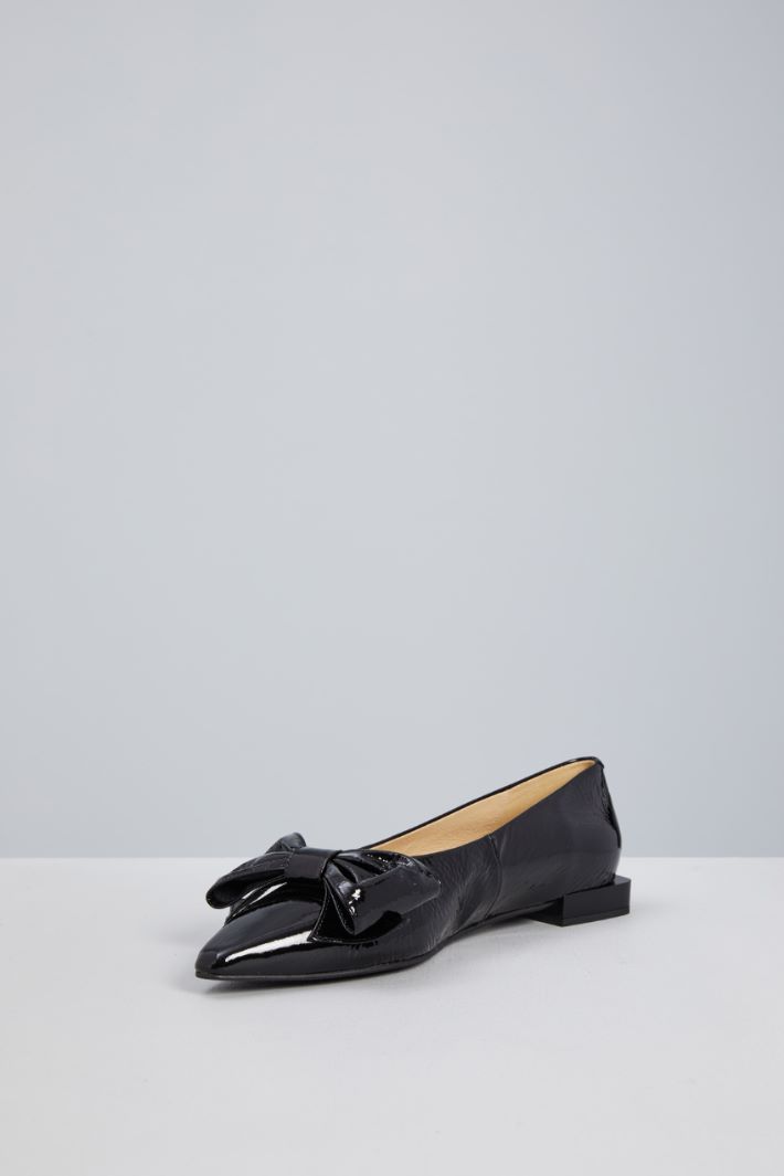 Patent leather ballerinas with bow Intrend - 3