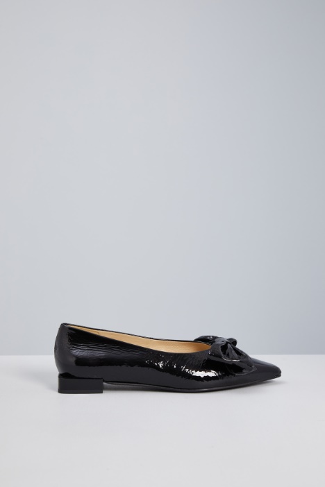 Patent leather ballerinas with bow Intrend