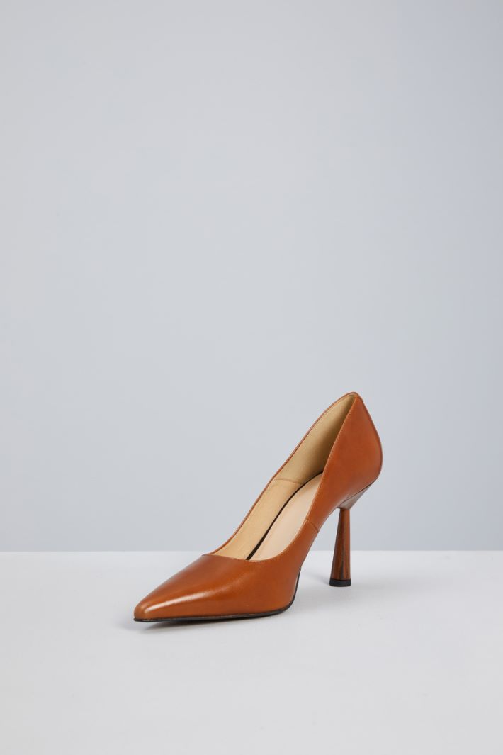 Décolleté with wood effect heel Intrend - 3