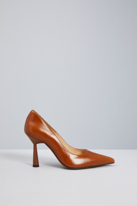 Décolleté with wood effect heel Intrend