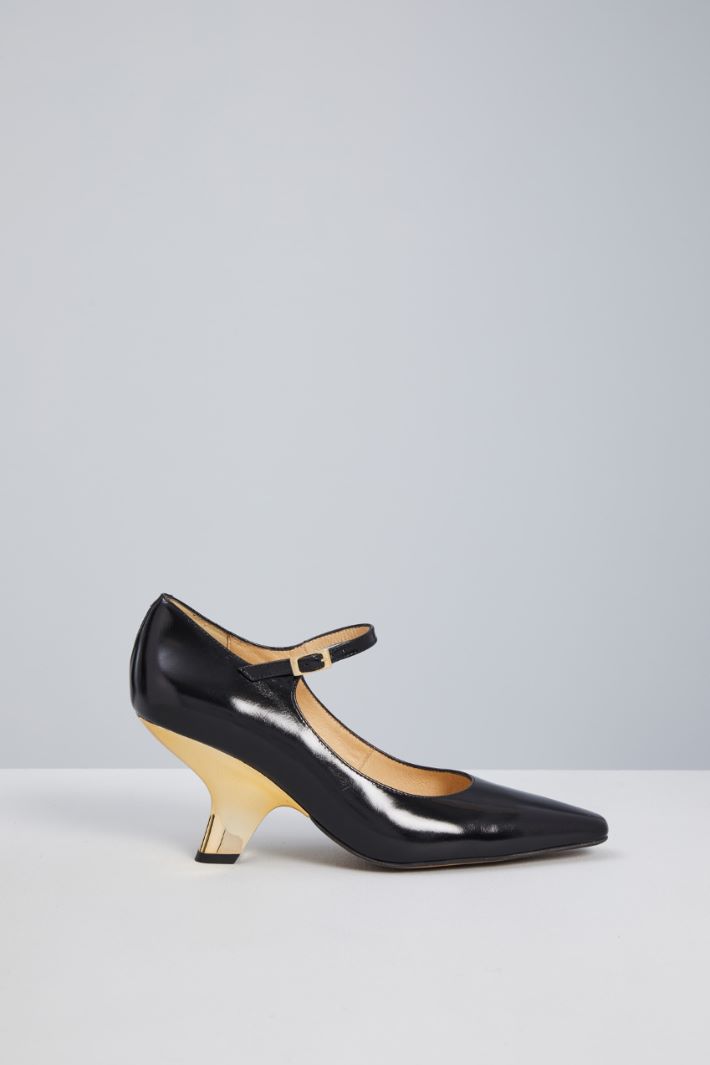 Décolleté with metallic heel Intrend