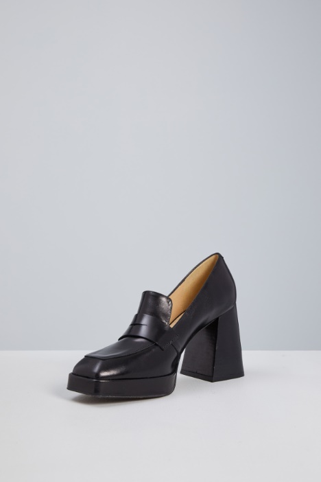 Décolleté con tacco largo