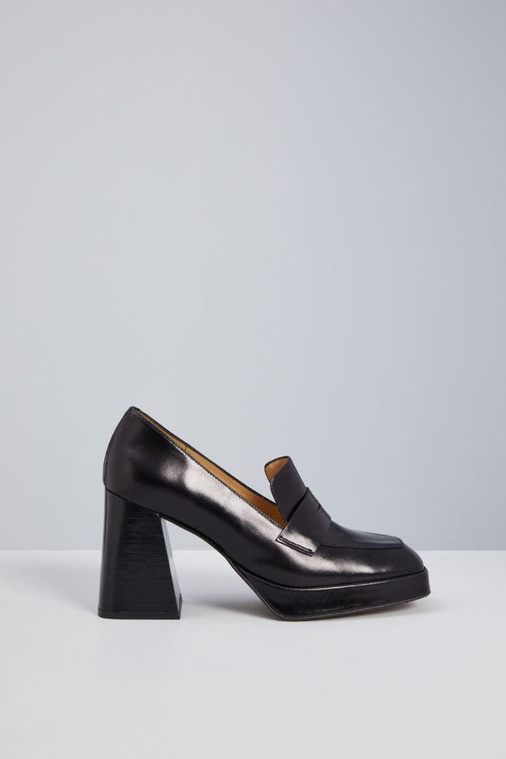 Pumps with wide heel Intrend