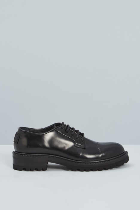 Patent leather shoes Intrend