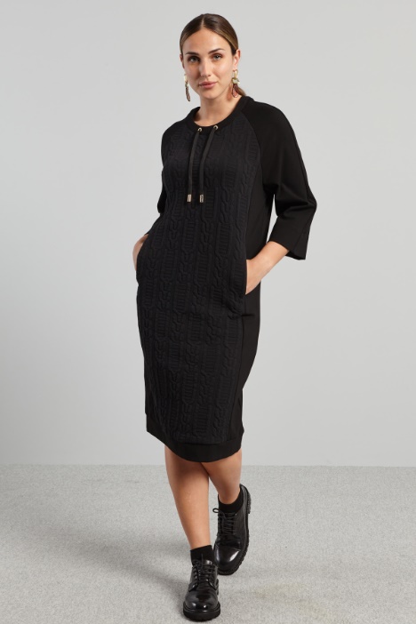 Abito con pannello a rilievo