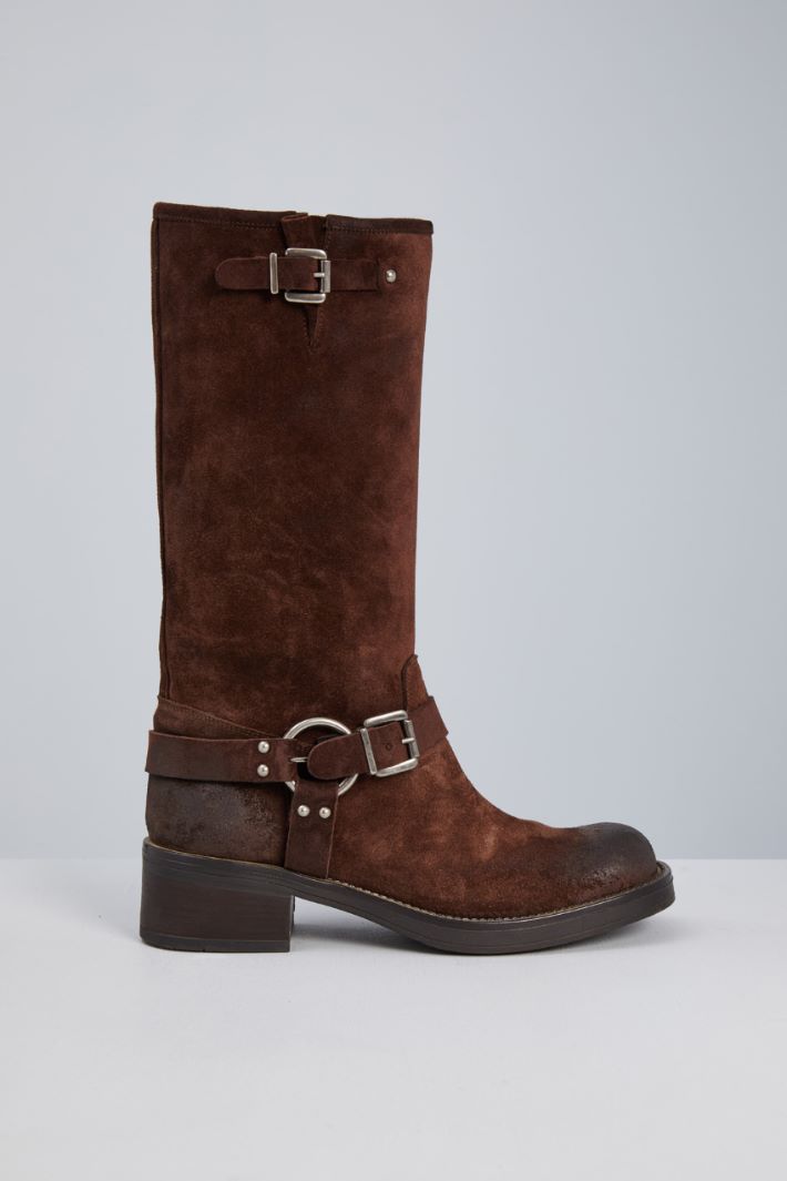 Suede boots with straps Intrend