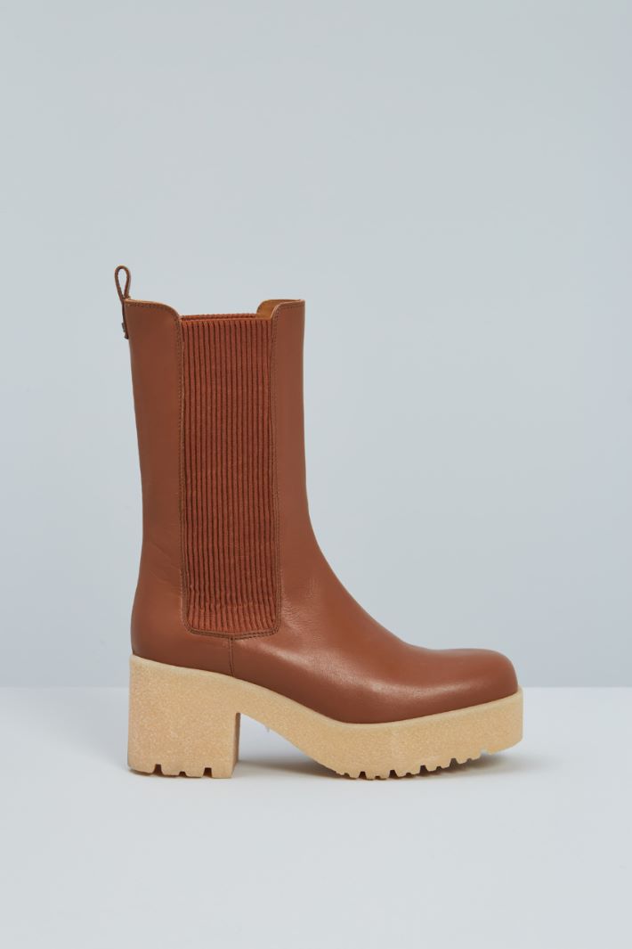 Chunky leather boots Intrend