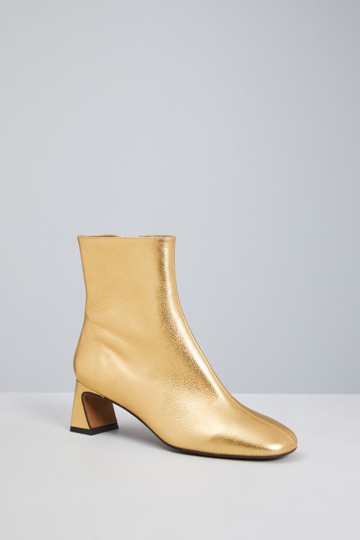 Ankle boots with a metallic finish Intrend - 2