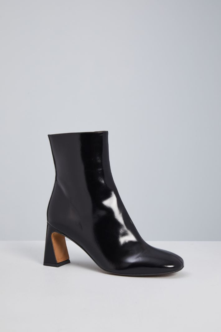 Shiny leather ankle boots Intrend - 2