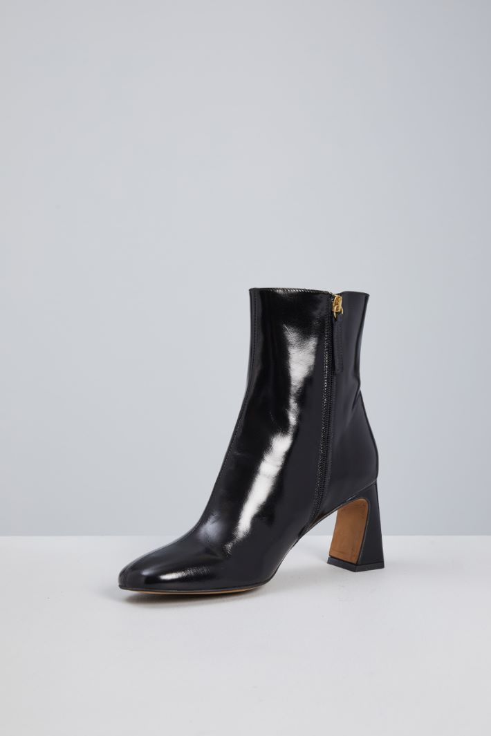 Shiny leather ankle boots Intrend - 3