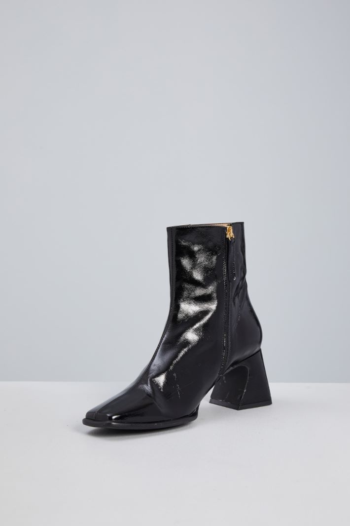 Patent leather ankle boots Intrend - 3