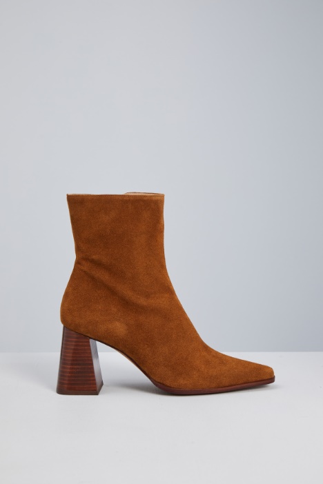 Suede ankle boots with heels Intrend