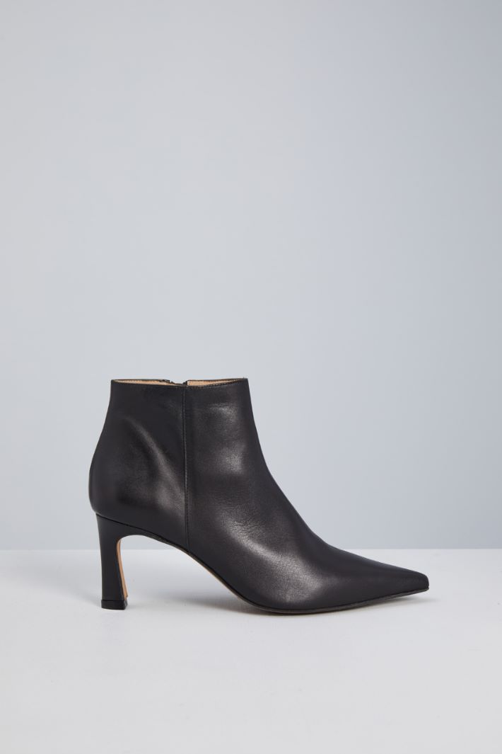 Leather ankle boots Intrend