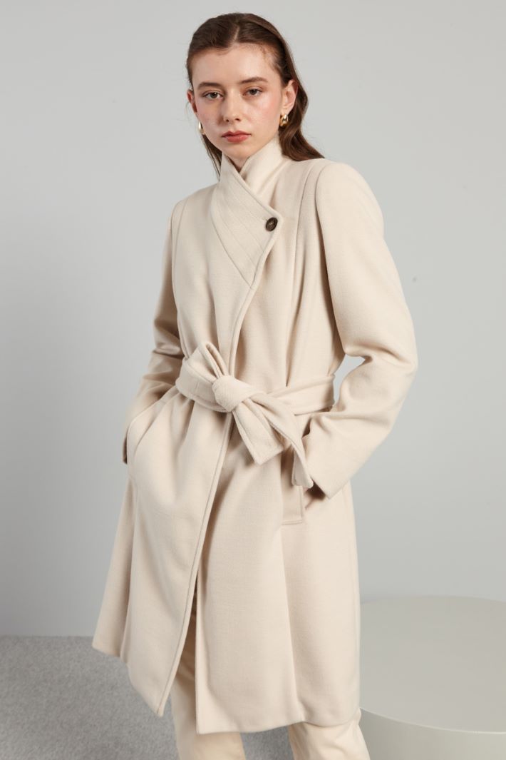 Coat with asymmetrical closure Intrend - 3