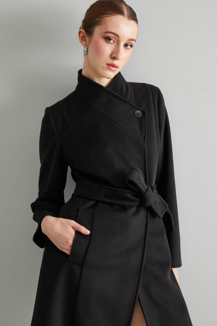 Coat with asymmetrical closure Intrend - 4