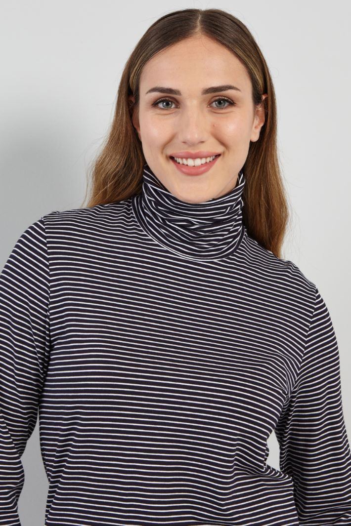 Stretch viscose turtleneck sweater Intrend - 4