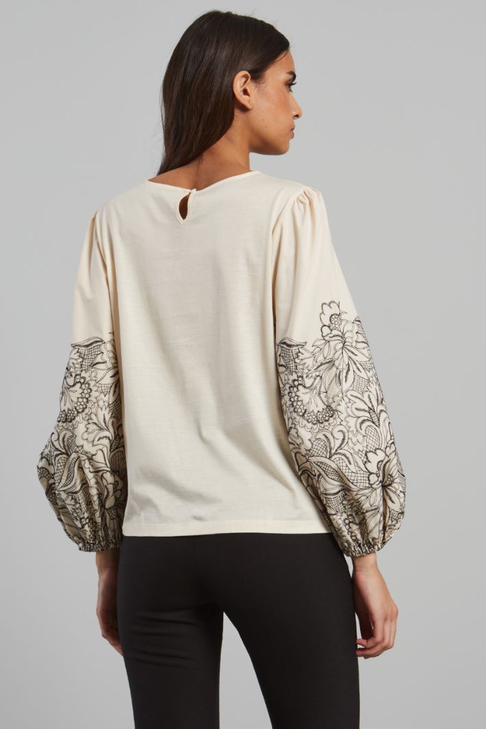 Embroidered sleeve sweater Intrend - 2