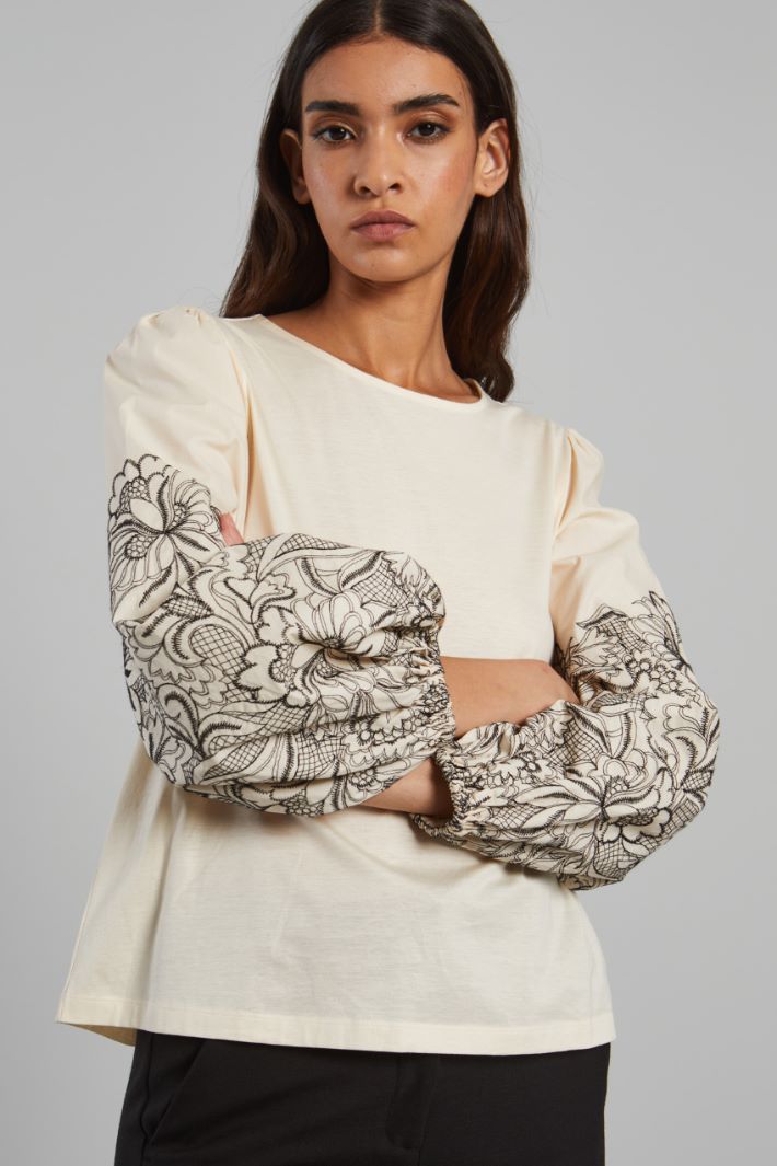 Embroidered sleeve sweater Intrend - 4