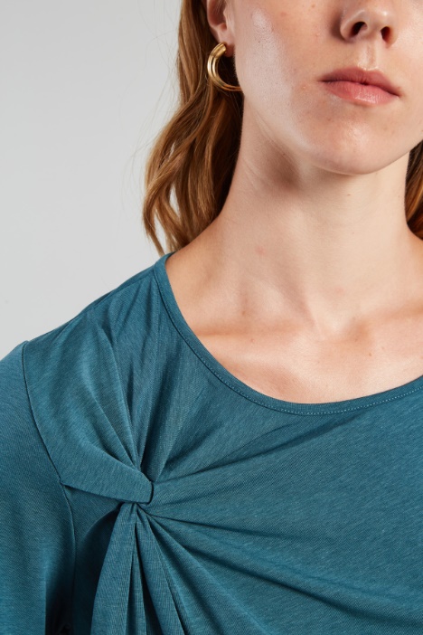 T-shirt in jersey con drappeggio