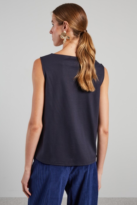 Top smanicato in raso e jersey