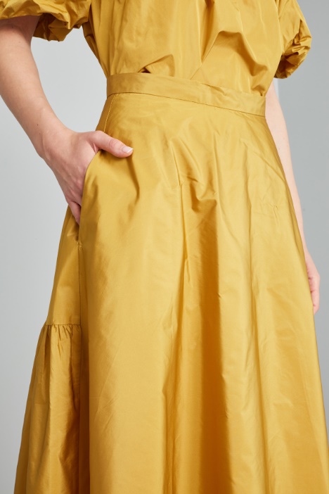 Gonna a campana con balza