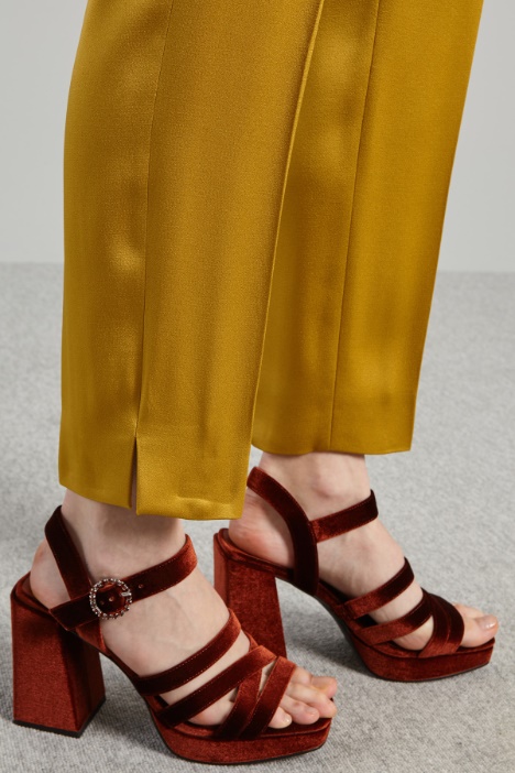 Pantaloni in enver satin