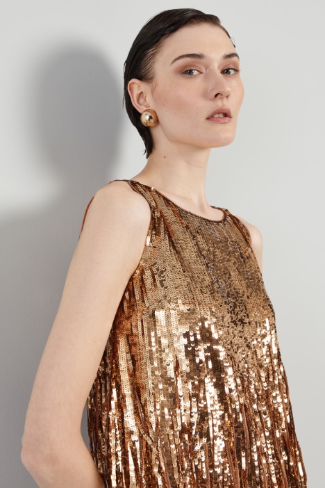 Abito in paillettes con frange