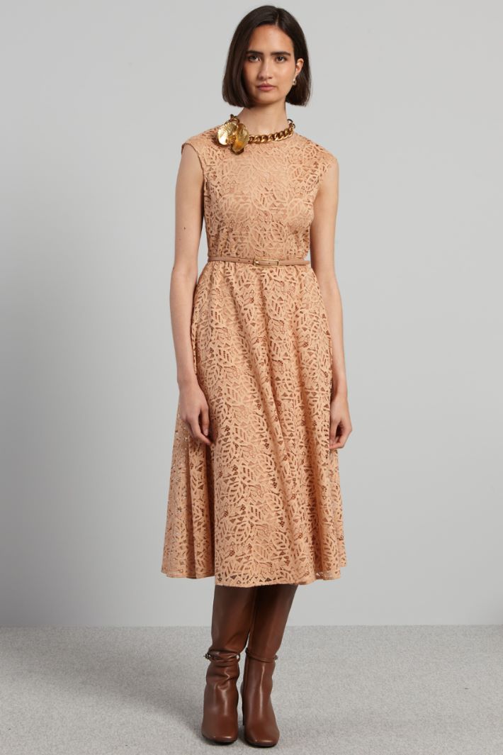 Sleeveless lace dress Intrend - 3