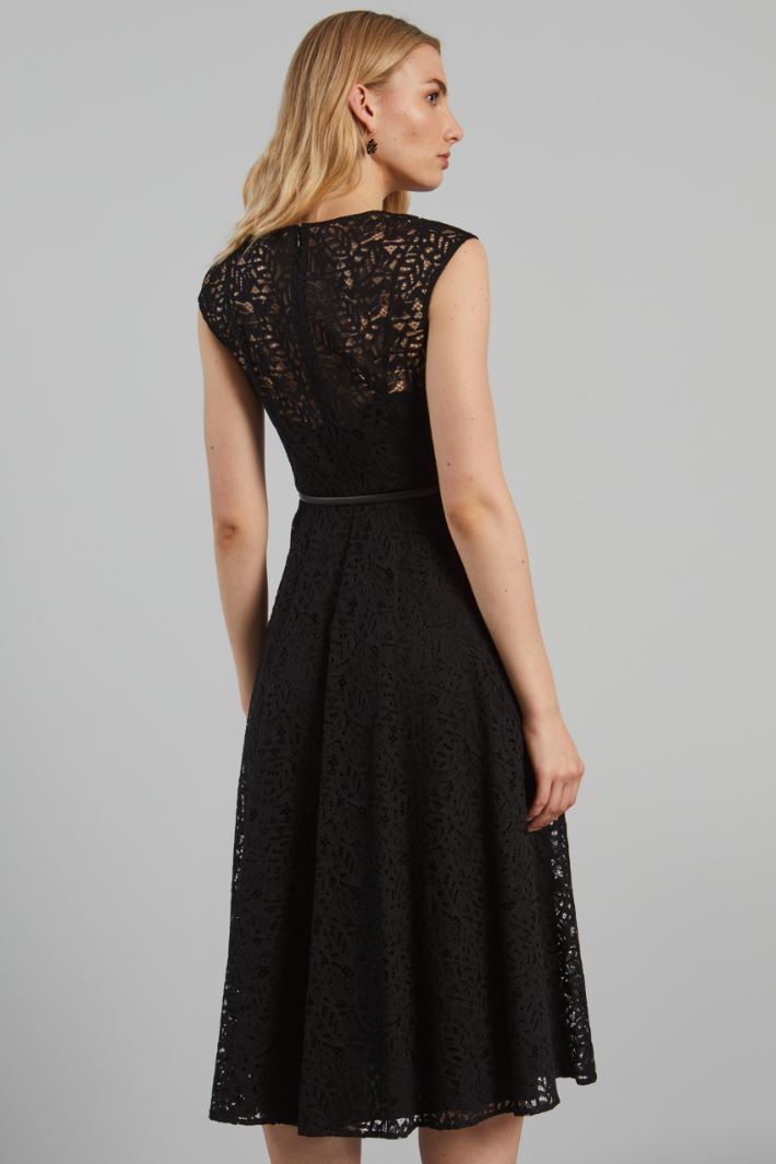 Sleeveless lace dress Intrend - 2