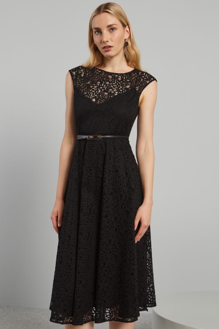 Sleeveless lace dress Intrend - 3