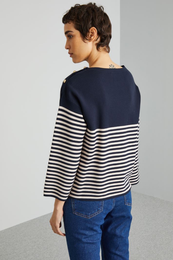 Boxy fit buttoned sweater Intrend - 2