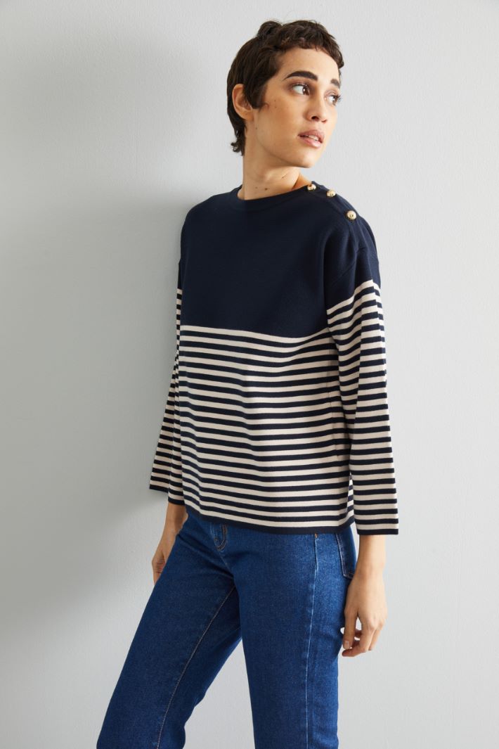 Boxy fit buttoned sweater Intrend - 3