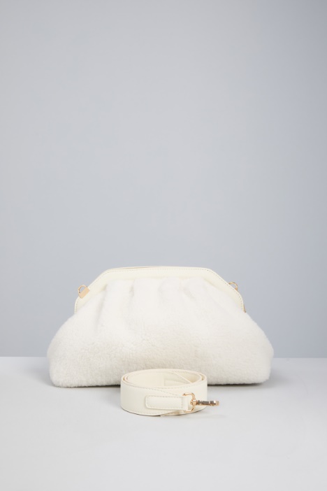 Bolso teddy con efecto peluche