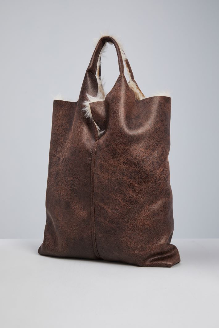 Shopping bag in sheepskin-like fabric Intrend - 2