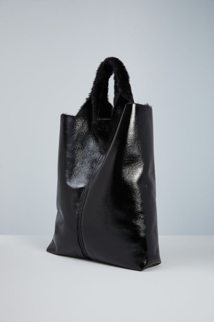 Fur-effect shopping bag Intrend - 2