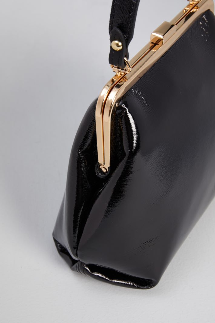 Patent leather effect clutch Intrend - 4