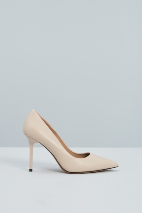 Lacquered heel court shoes Intrend