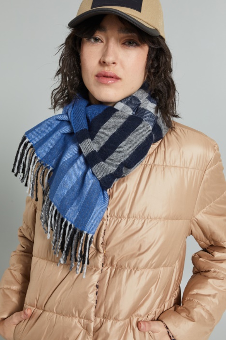 Scarf with fringed edges Intrend