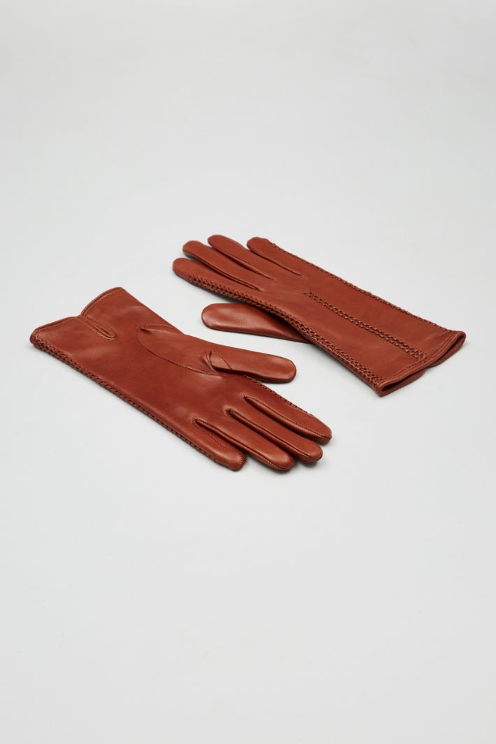 Gloves with raised motif Intrend