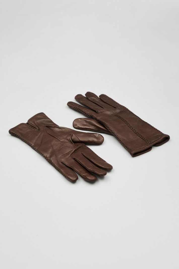 Gloves with raised motif Intrend