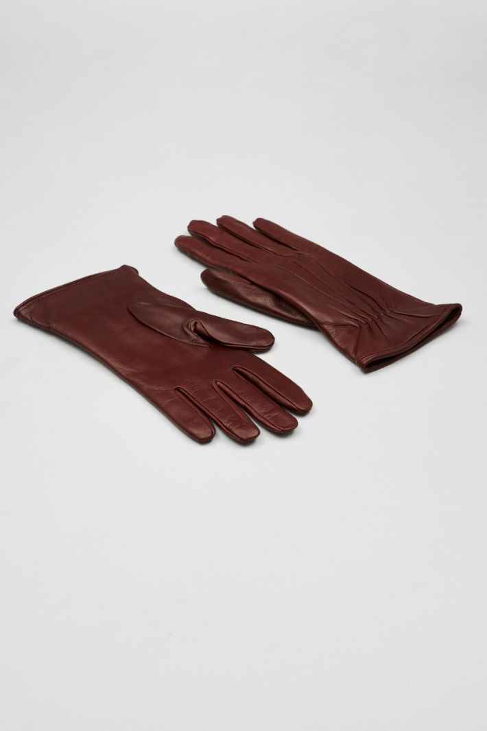 Gloves with gathered detail Intrend