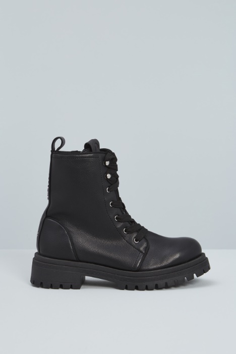 Combat boots with rubber inserts Intrend