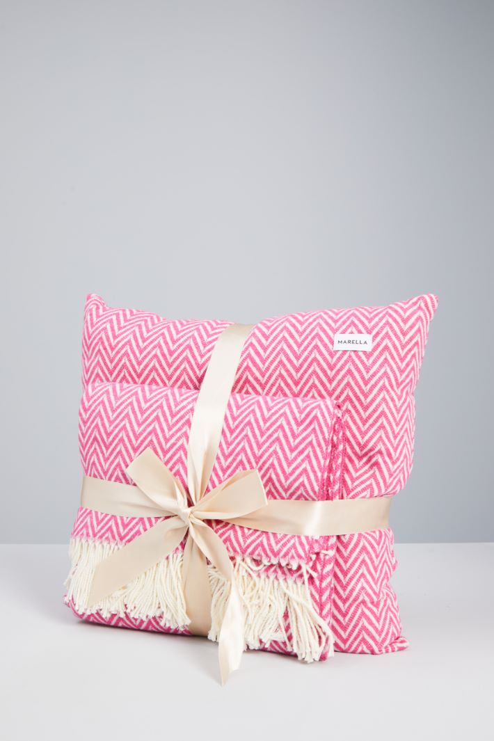 Blanket + pillow set Intrend