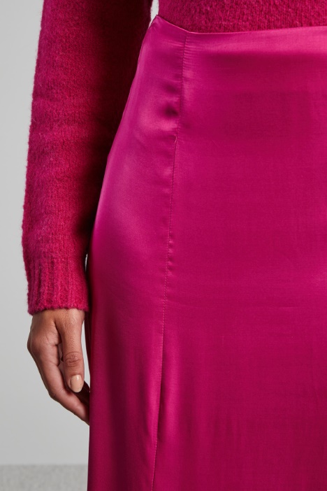 Gonna lunga in raso con spacco