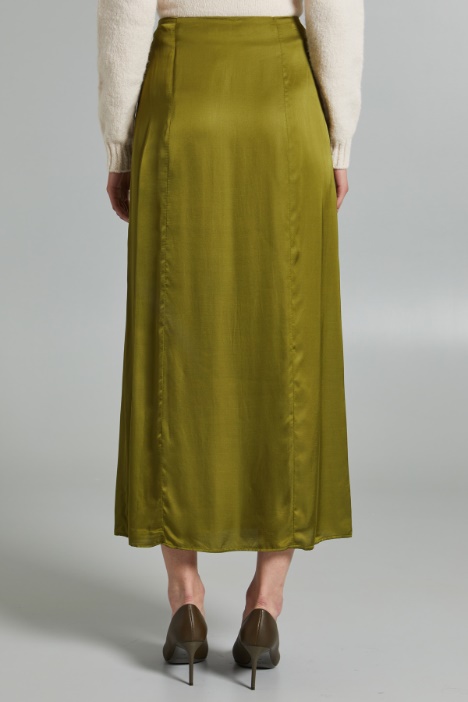 Gonna lunga in raso con spacco