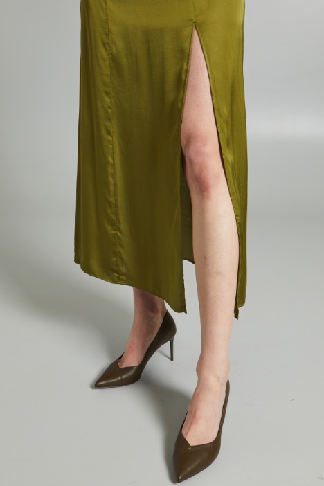 Gonna lunga in raso con spacco